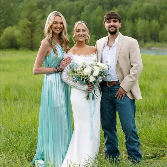 Elegant One-Shoulder Metallic Gown - Picture 4 of 6